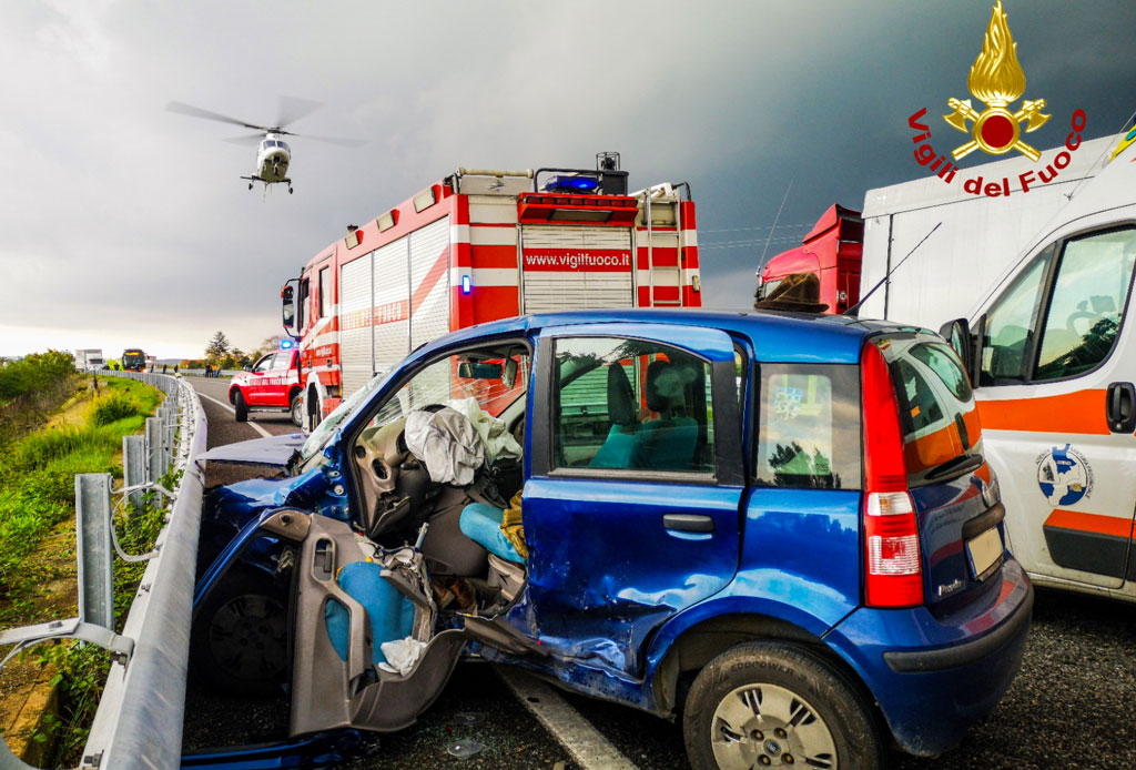 Scontro tra due auto sulla ss 106 a Corigliano Rossano: ferito trasportato in elisoccorso 