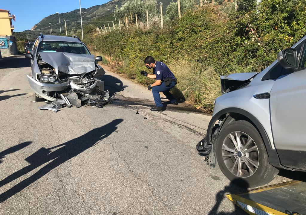 Lamezia, scontro tra due auto in via dei Borboni di Napoli: ferito un bambino