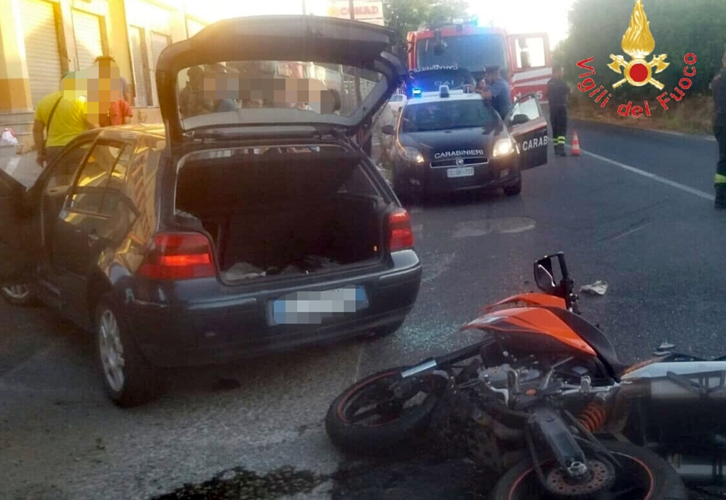 Scontro tra auto e moto sulla ss 106 a Badolato, un ferito