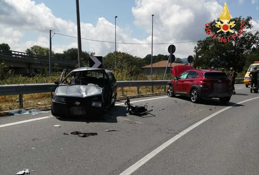 Scontro tra due auto sulla Trasversale delle Serre a Chiaravalle Centrale: ferite le conducenti