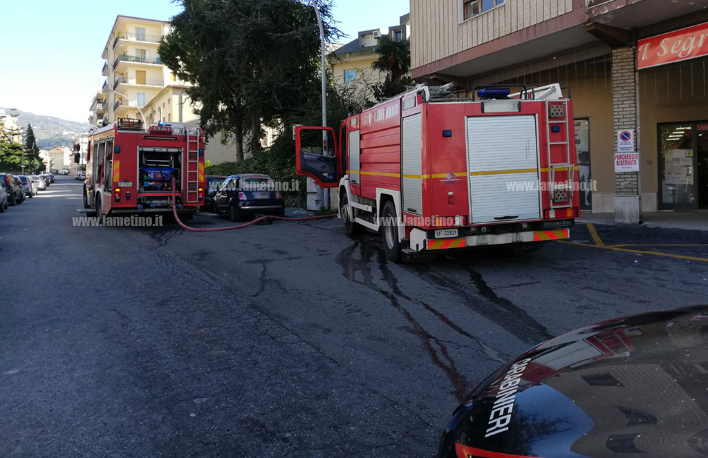 Lamezia, in fiamme appartamento su via Marconi: illesa la proprietaria