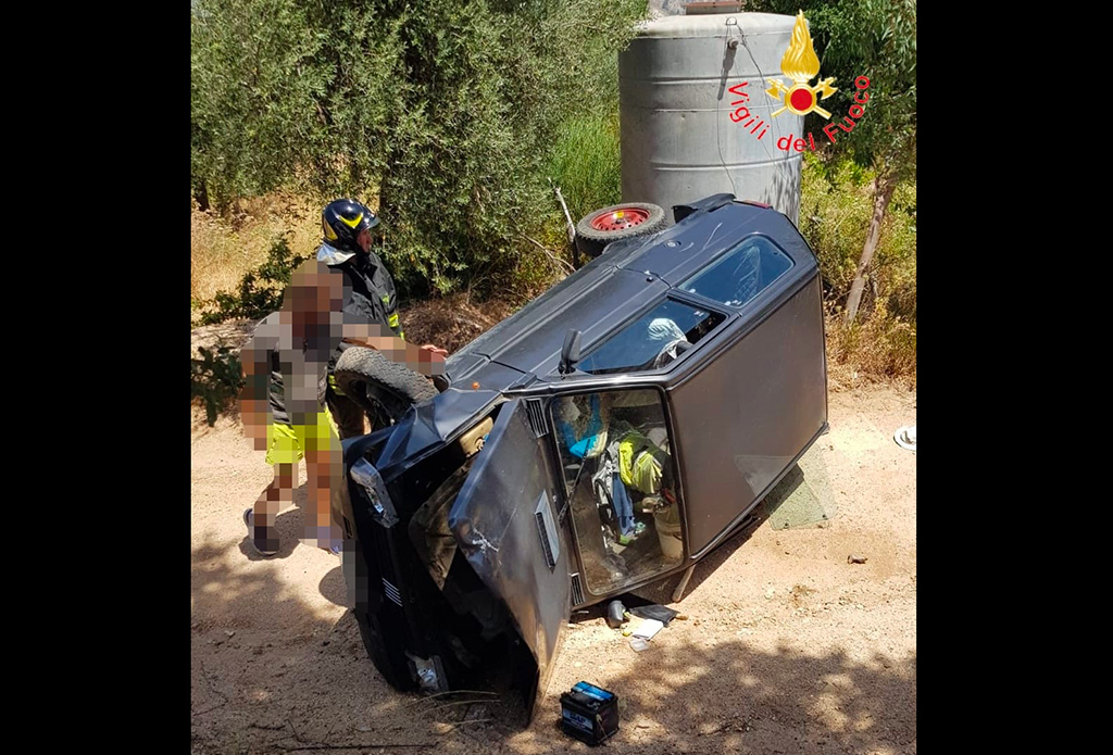 Auto finisce fuori strada a Davoli, 79enne perde la vita
