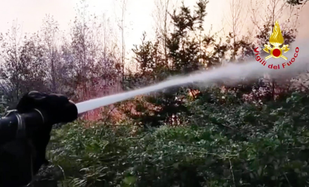 Incendi, Spirlì: "Situazione drammatica, attivi 110 roghi in tutta la Calabria"