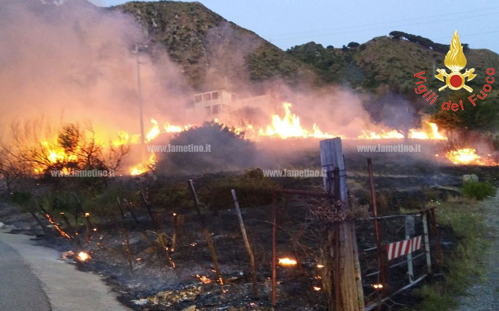 Incendi nel catanzarese, numerosi interventi dei vigili del fuoco