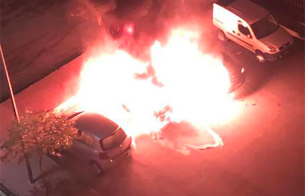 Incendiata auto di un giornalista a Corigliano Rossano, avviate indagini dei Carabinieri 