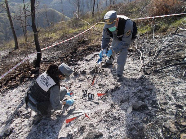 Puliscono terreno e provocano rogo, denunciati nel cosentino