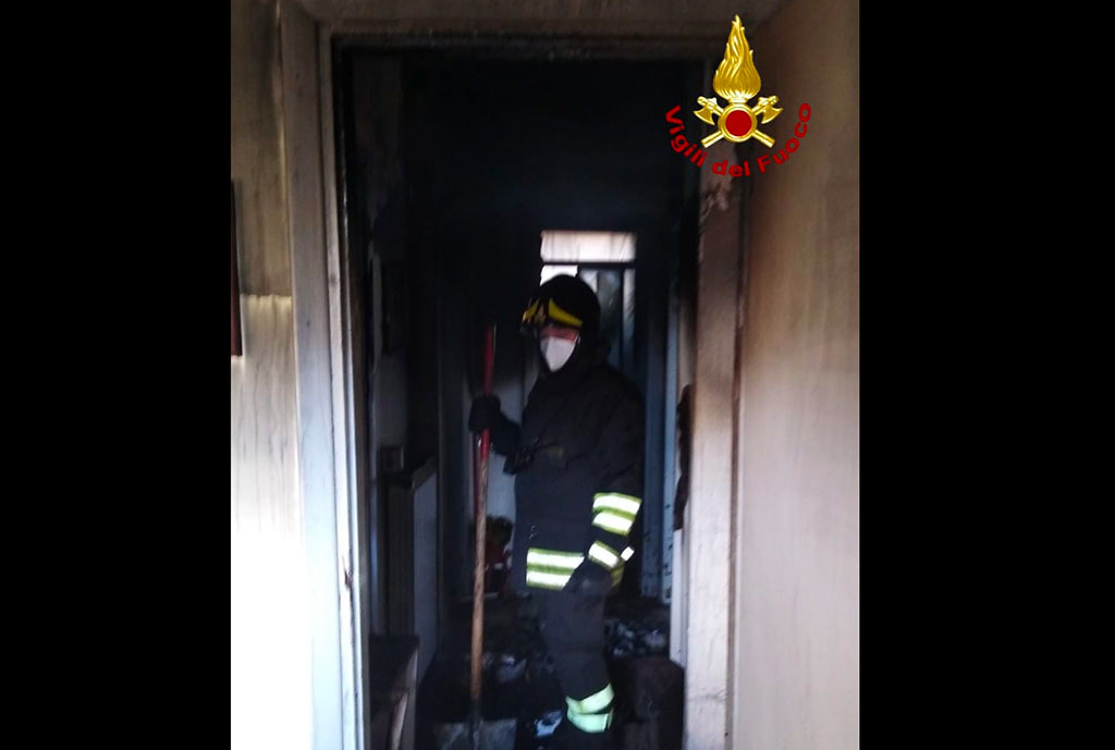 Incendio in abitazione nel cosentino, illeso proprietario 90enne 