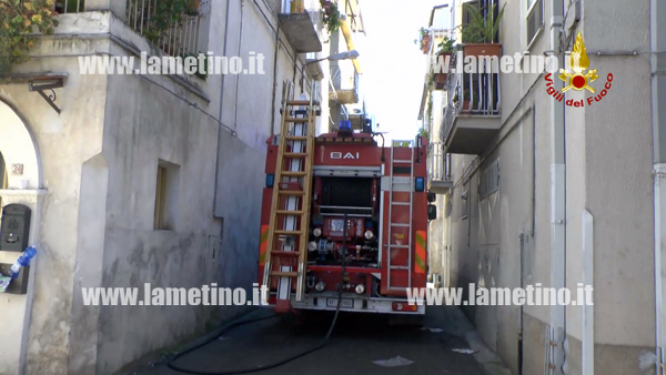 incendio-abitazione-castrovillari-marzo-2014.jpg