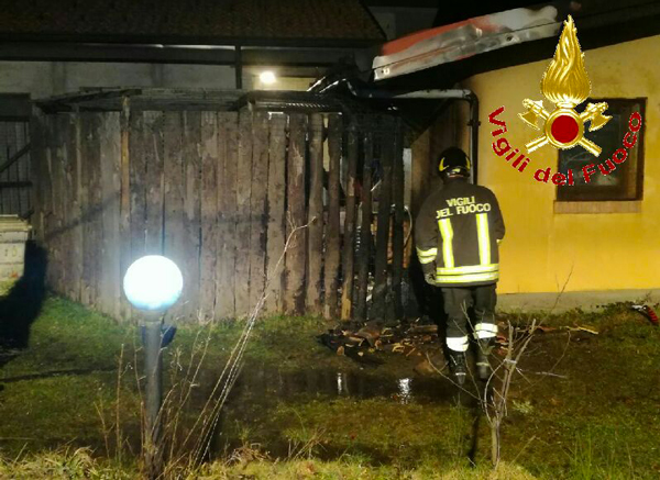 Incendio in agriturismo a Mongiana, proprietari e vigili del fuoco evitano propagarsi rogo