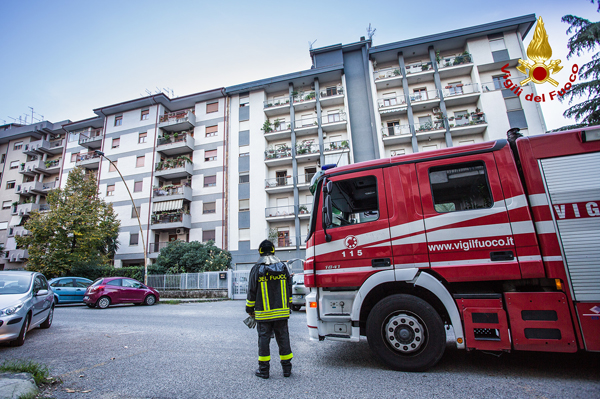 Calabria: Vigili intervengono per domare incendio in appartamento