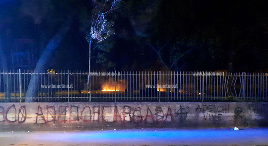 Lamezia: fiamme nel parco Adelchi Argada, intervengono vigili del fuoco