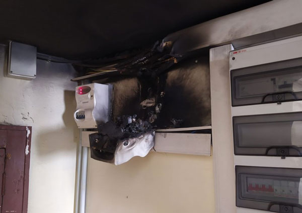 Principio d'incendio in ufficio Asp Reggio, soccorsa anziana bloccata in ascensore per corto circuito