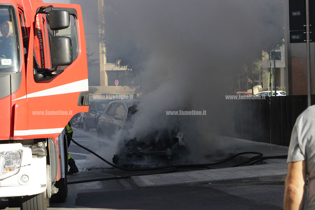 incendio-auto-1.jpg