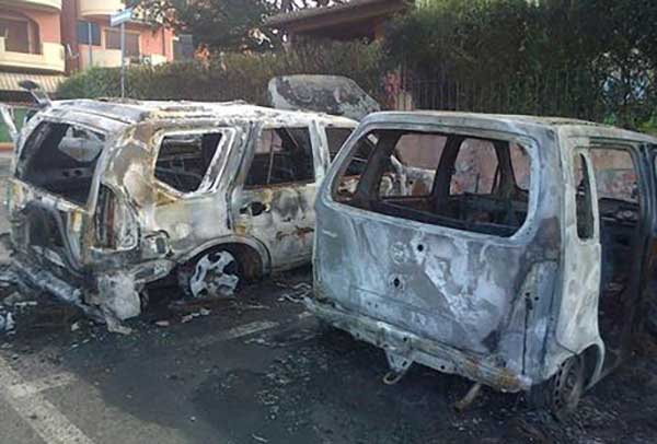 Incendiate due auto nel cosentino, sono di padre e figlio