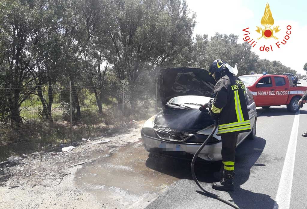 Auto in fiamme nel catanzarese, nessun danno ai passeggeri