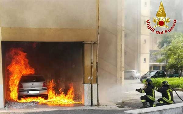 In fiamme auto a Crotone, indagini in corso 