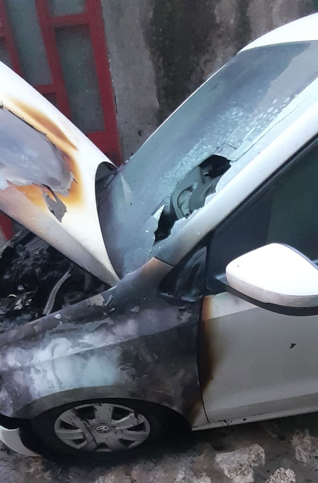 incendio-auto-decollatirab_ee136.jpg