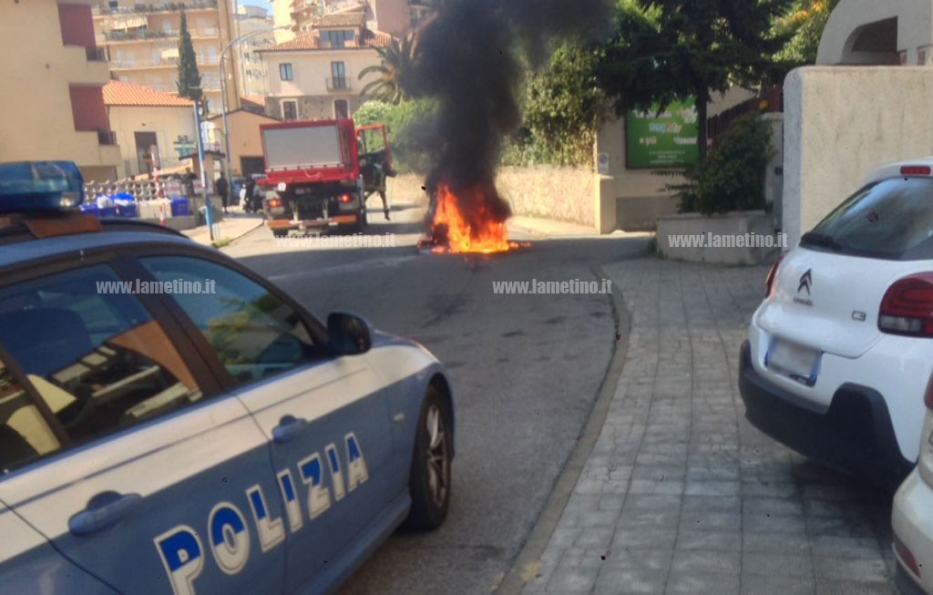 incendio-auto-lamezia-10-luglio.jpg