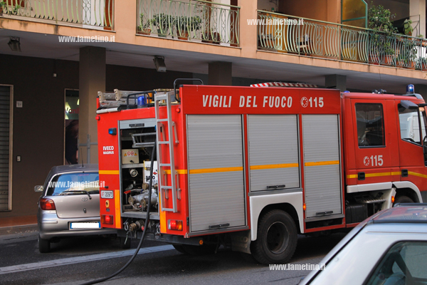 incendio-auto-vigili-dl-fuoco.jpg
