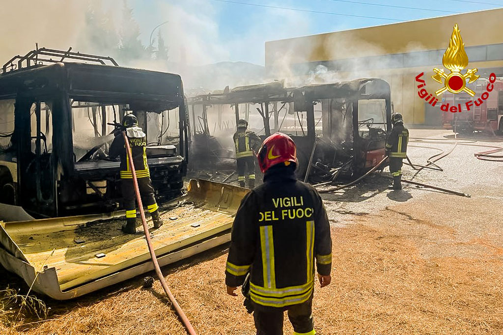 incendio-autobus-cosenza_e7cb5.jpg