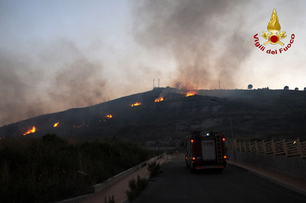 Calabria: stipulata convezione vigili fuoco-Regione contro incendi boschivi