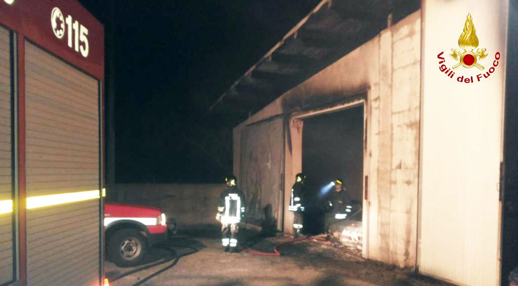 Incendio in capannone consigliere comunale Cortale, avviate indagini