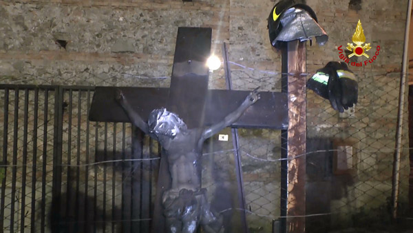 incendio-chiesa-1-16-12-13-.jpg