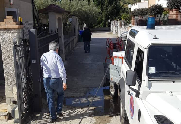 Incendio lambisce case vicino Basilica a Conflenti, il sindaco: preziosa sinergia tra gruppo comunale e NERS