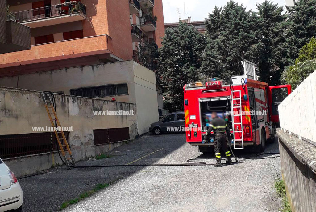 Lamezia: incendio su terrazzo coinvolge contatore gas in via Timavo, intervengono vigili del fuoco