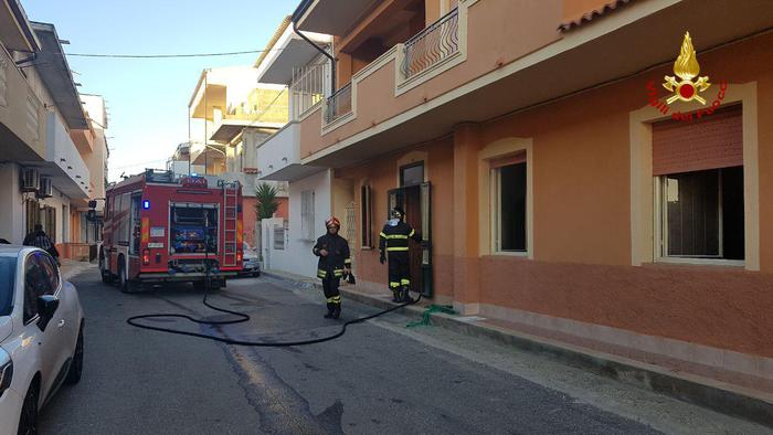 Incendio in appartamento nel crotonese, trovata una tanica