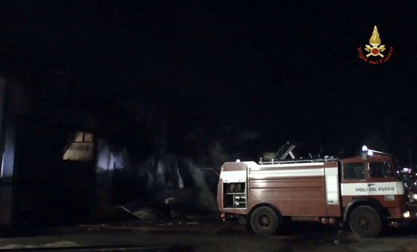 incendio-deposito-agrumi-coriglianovigili-del-fuoco-2012