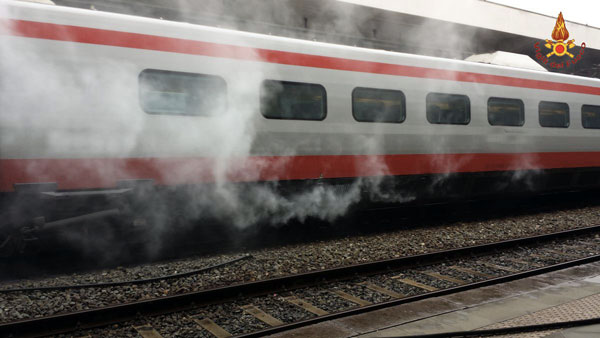 Lamezia: Incendio su treno alla stazione centrale. Nessuna conseguenza