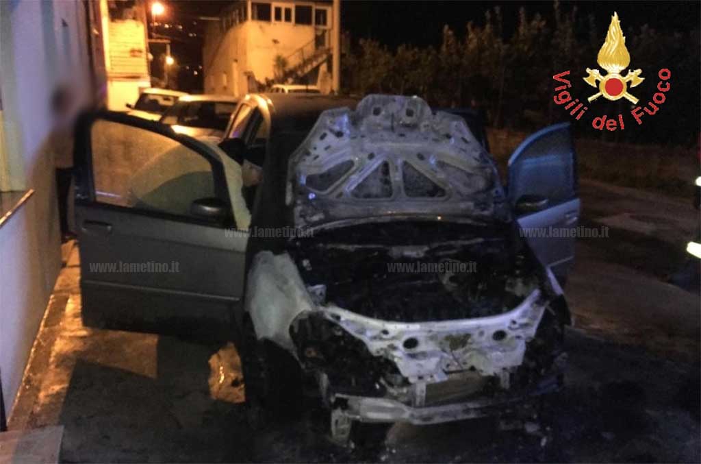 Auto in fiamme a Gizzeria Lido, nessun ferito 