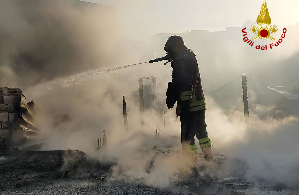 incendio-lamezia-4-22_39f1c.jpg