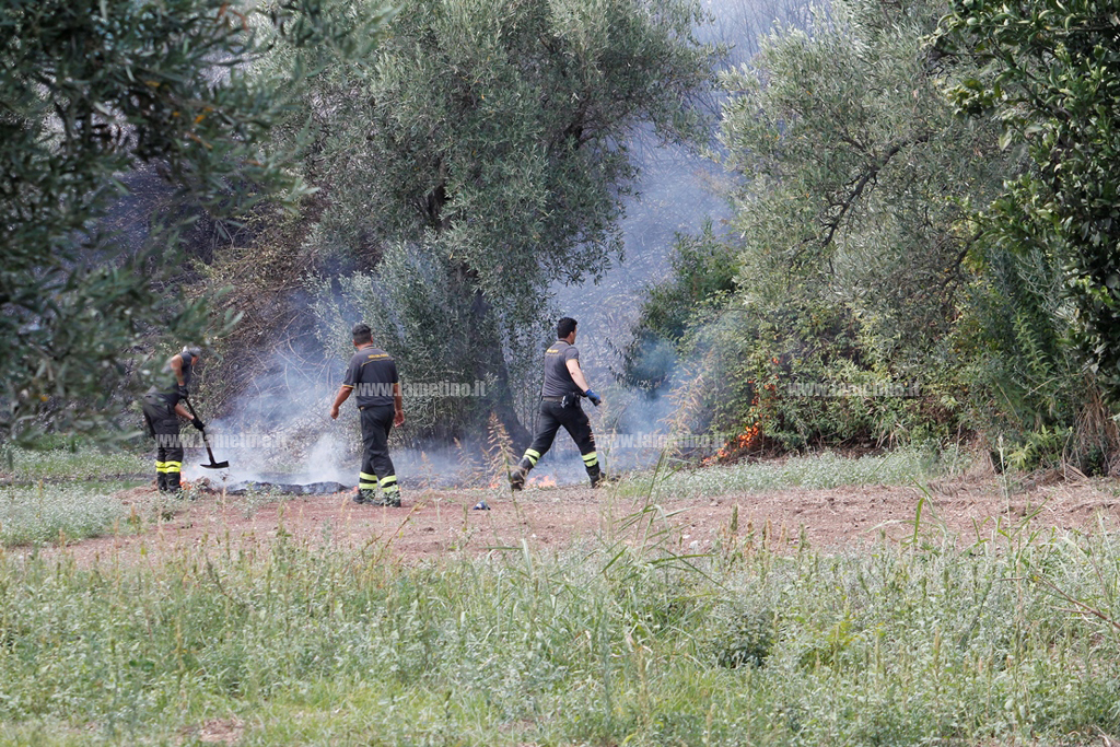 Lamezia: incendio in via Lombardi, intervengono Vigili del Fuoco