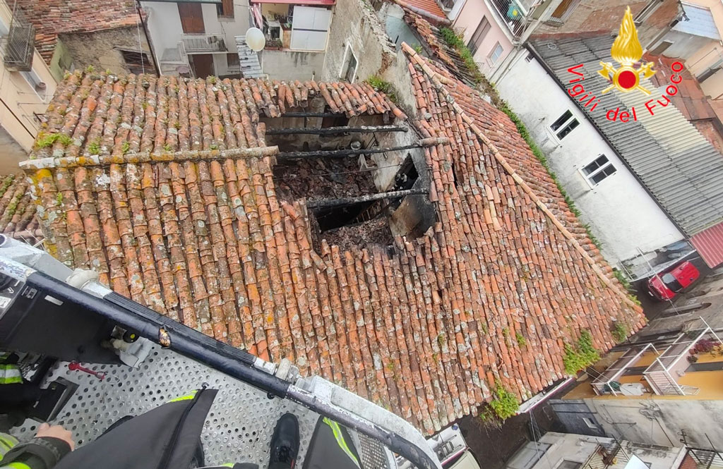 incendio-lamezia_1c536.jpg