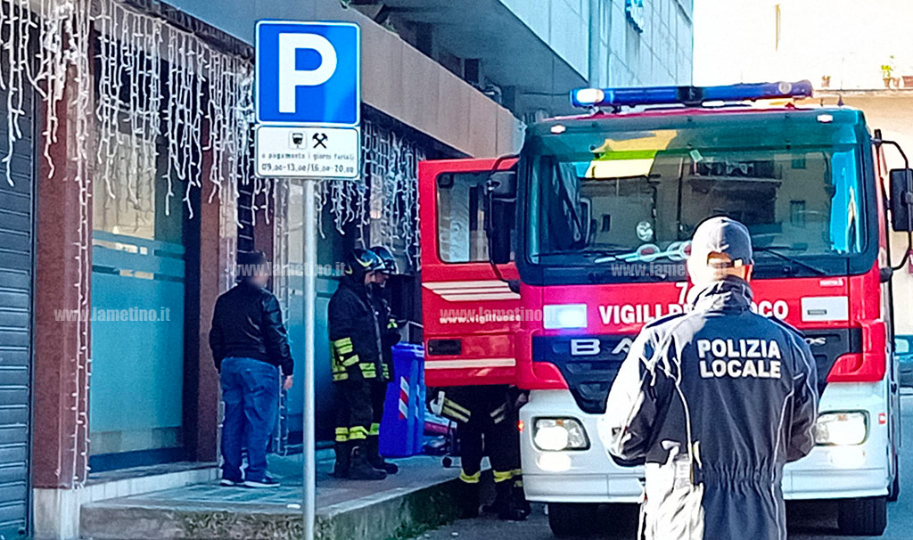incendio-locale-lamezia-181223_4cb95.jpg