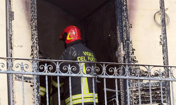 Incendio in appartamento a Luzzi, muore una donna 