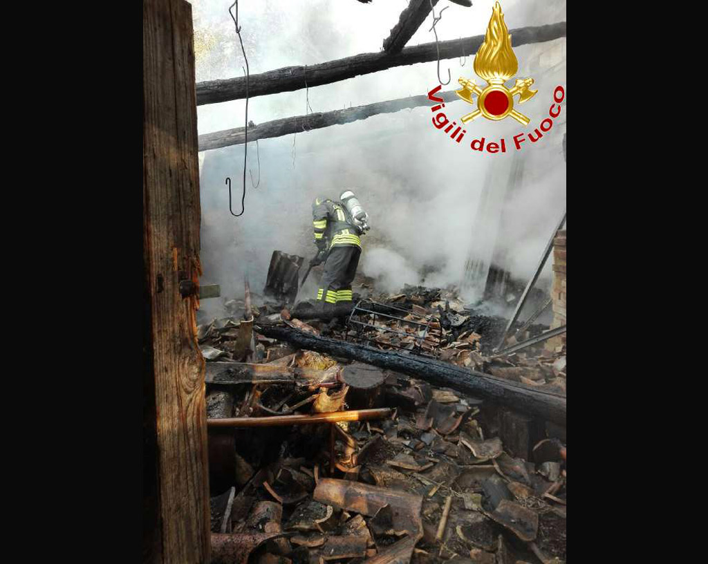 incendio-magazzino-vibo-aprile-2019.jpg
