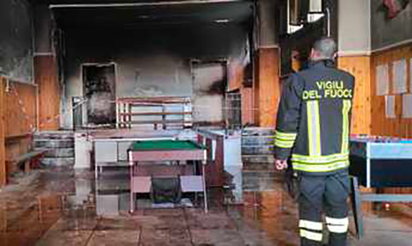 Incendio in una sala dell'oratorio di Cassano allo Ionio, ipotesi corto circuito