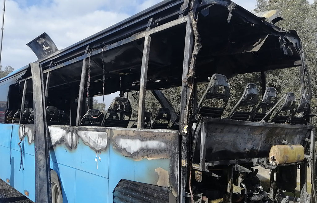 Autobus in servizio va a fuoco nel Reggino, nessun ferito