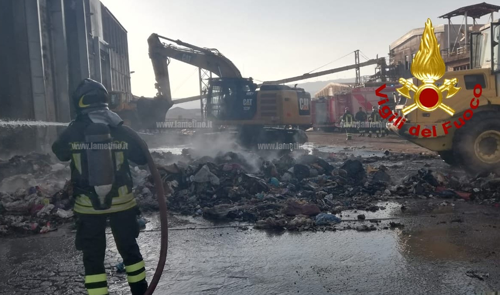 Lamezia, incendio all'interno dell'impianto di rifiuti “Logica” nell'area ex Sir