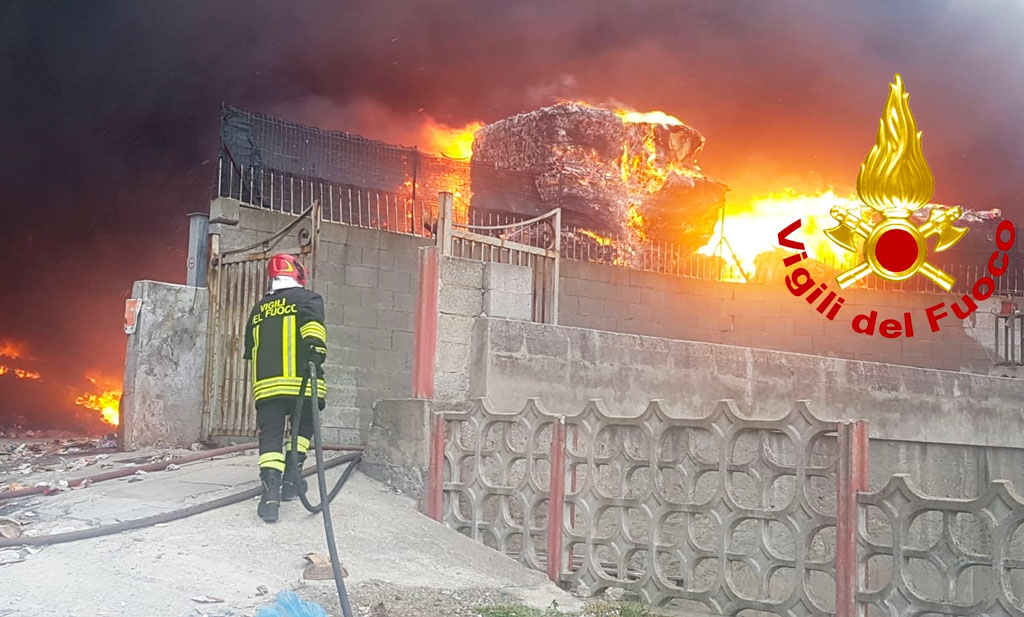 incendio-rifiuti-squillace-20201.jpg