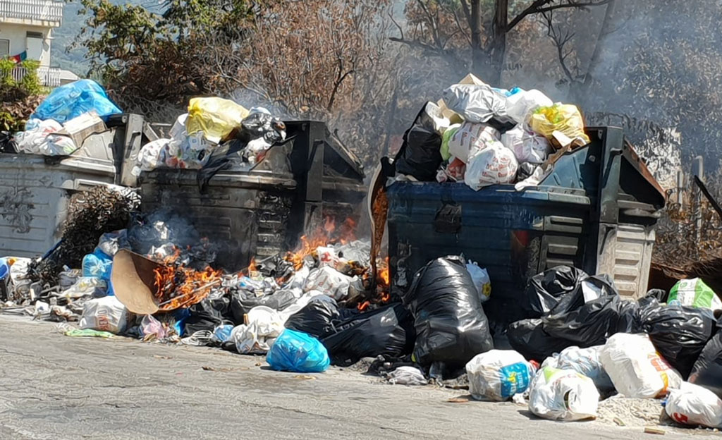incendio-rifiuti-via-murat-472019-1.jpg