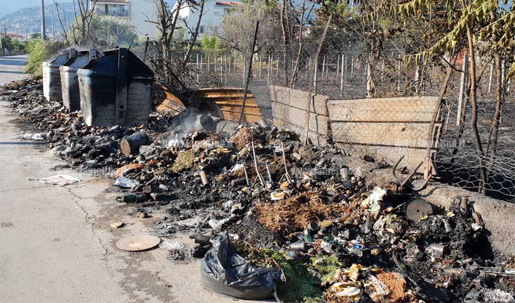 Lamezia, cassonetti in fiamme in via Murat