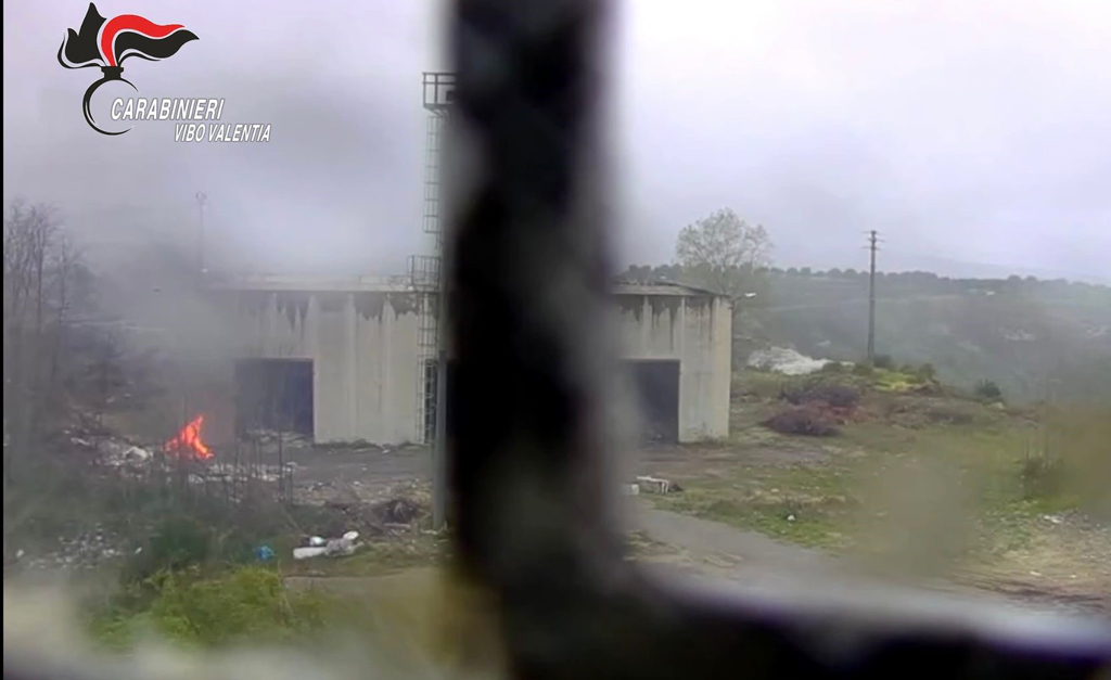 incendio-rifiuti-vv2_2c482.jpg