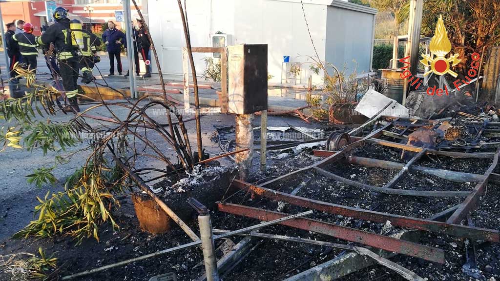 incendio-roulotte-24032019.jpg
