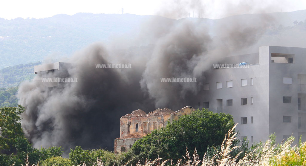 incendio-scordovillo-lamezia-230620195.jpg