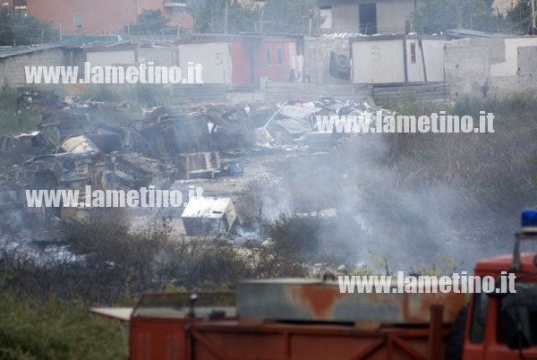 Lamezia: Ancora fiamme in località Scordovillo