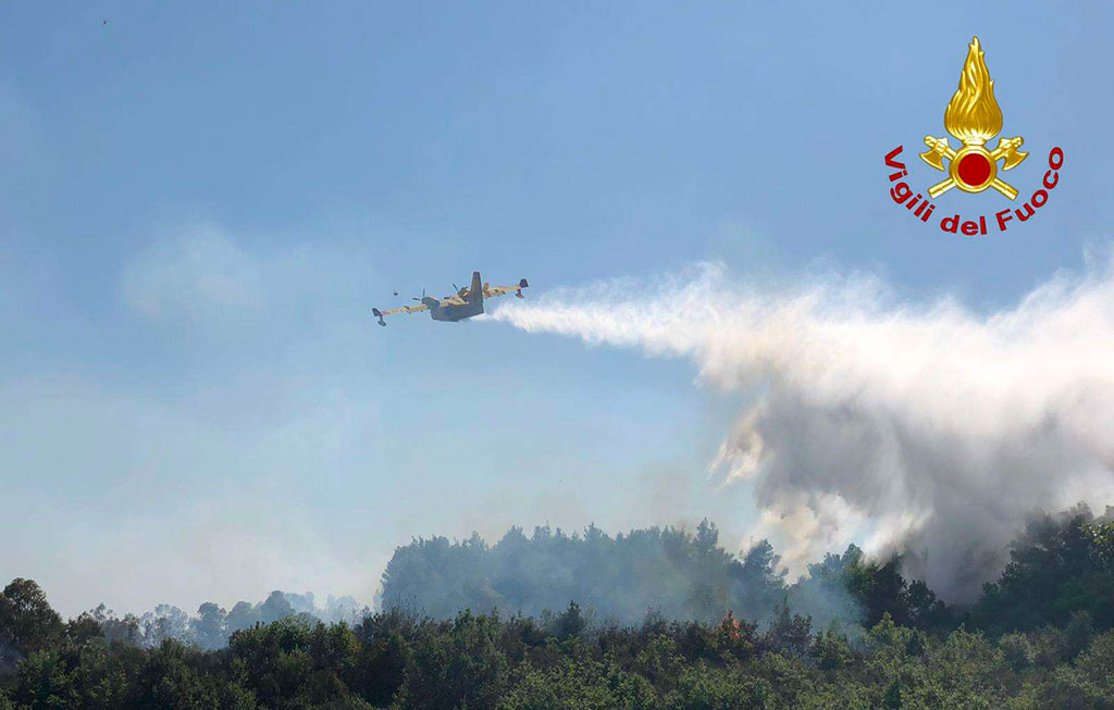 Incendio tra Sant'Onofrio e Vazzano, in fiamme un bosco 